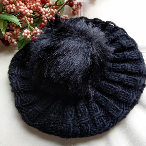 🍒NWT🍒WOOL BLEND BERET WITH JUMBO POM - Picture 2 of 10